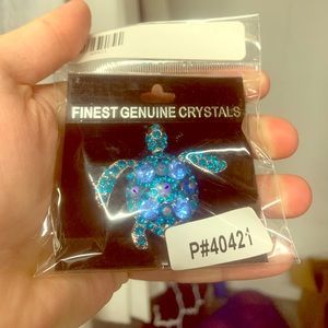 🌈Crystal turtle pin